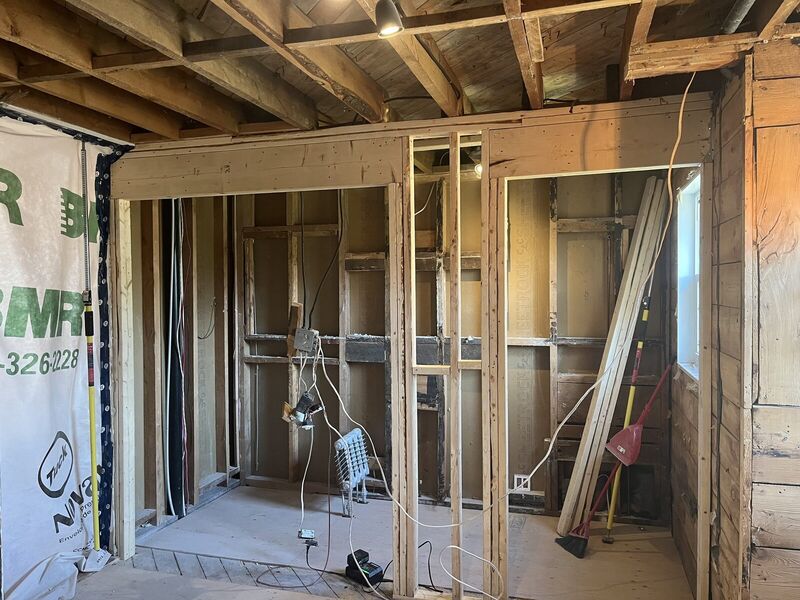 Poutre de soutien installée sous un plancher